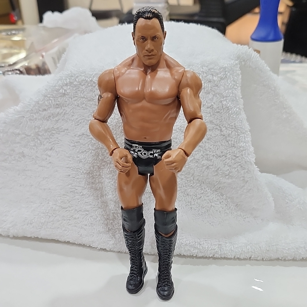 WWE 2017 THE ROCK ACTION FIGURE